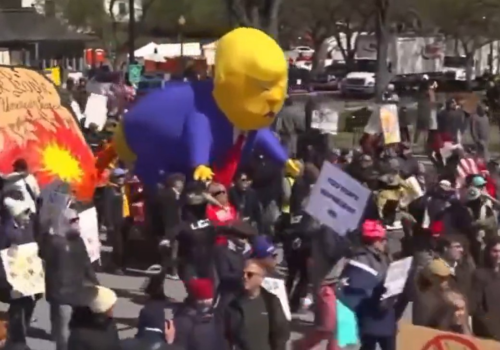 Milhões vão às ruas contra governo Trump nos EUA e outros países