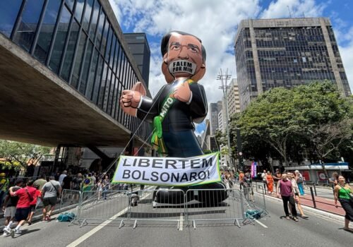 Em ato, bolsonaristas divergem sobre ataques ao Supremo