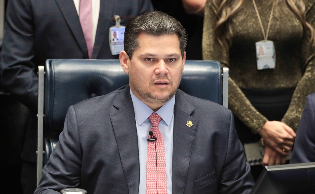 STF dá 48 horas para Davi Alcolumbre prorrogar CPMI do INSS