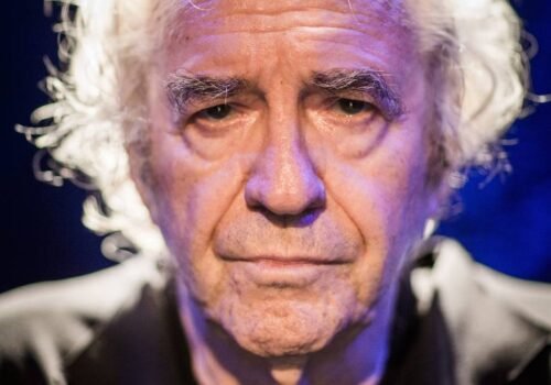 Ator Juca de Oliveira é enterrado em cerimônia acompanhada por familiares e amigos