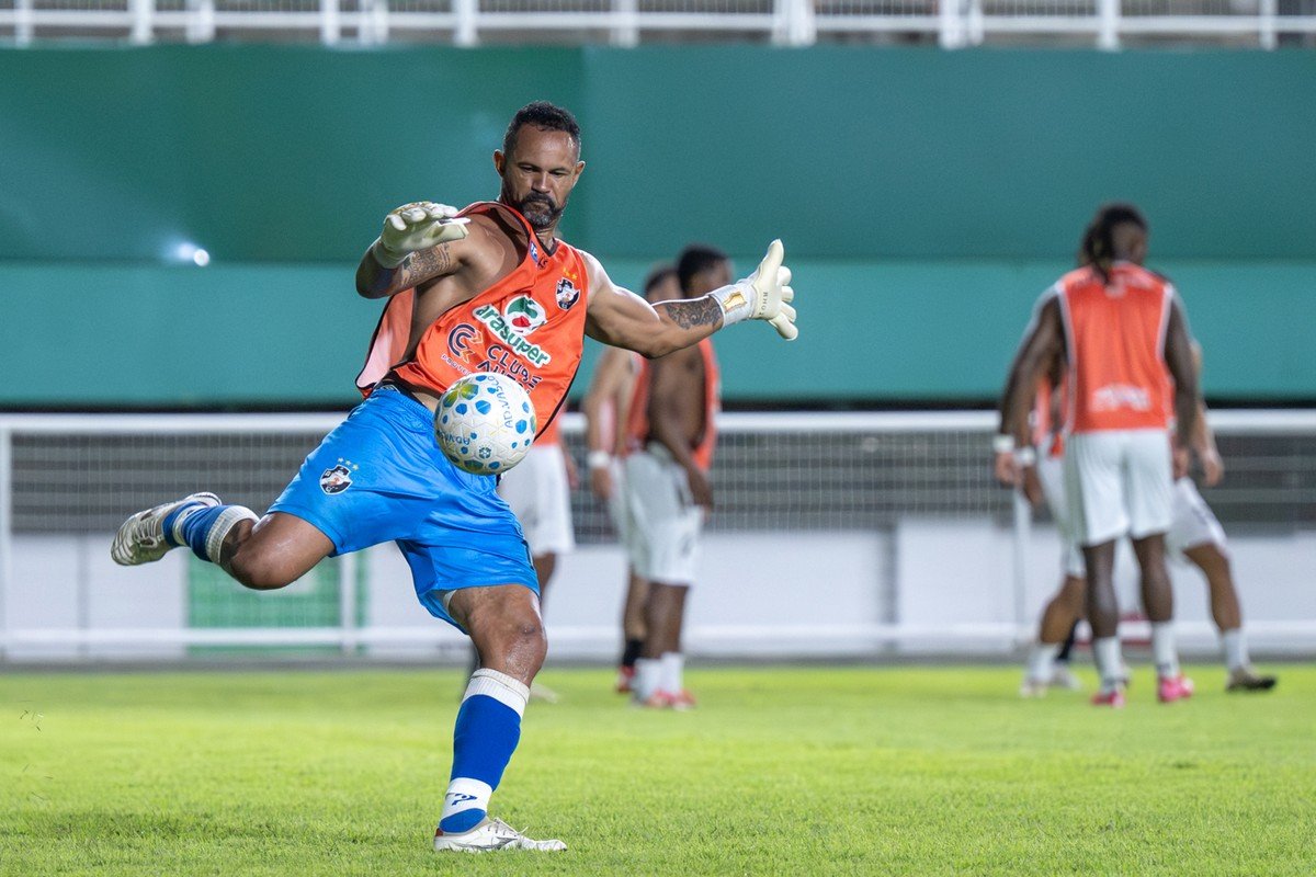 Defesa do goleiro Bruno vai recorrer de decisão que determinou volta do regime semiaberto