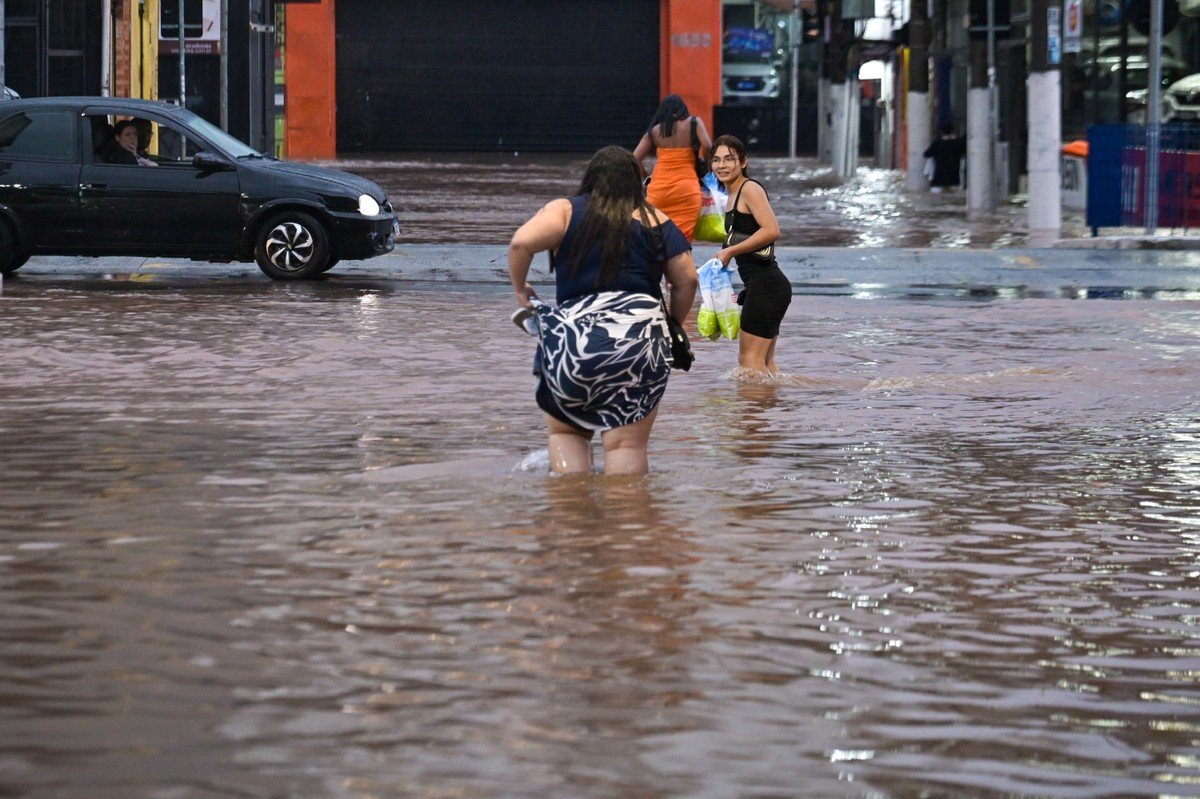 Duas pessoas morrem após fortes chuvas no estado de São Paulo