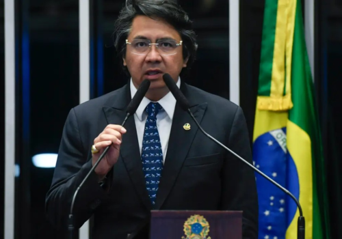 Senador que dirigia com CNH vencida e carro irregular é acusado de intimidar PMs em SP