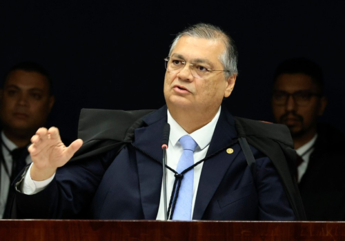 Após busca da PF contra blogueiro do Maranhão, Dino diz que seus deslocamentos estavam sendo monitorados ilegalmente