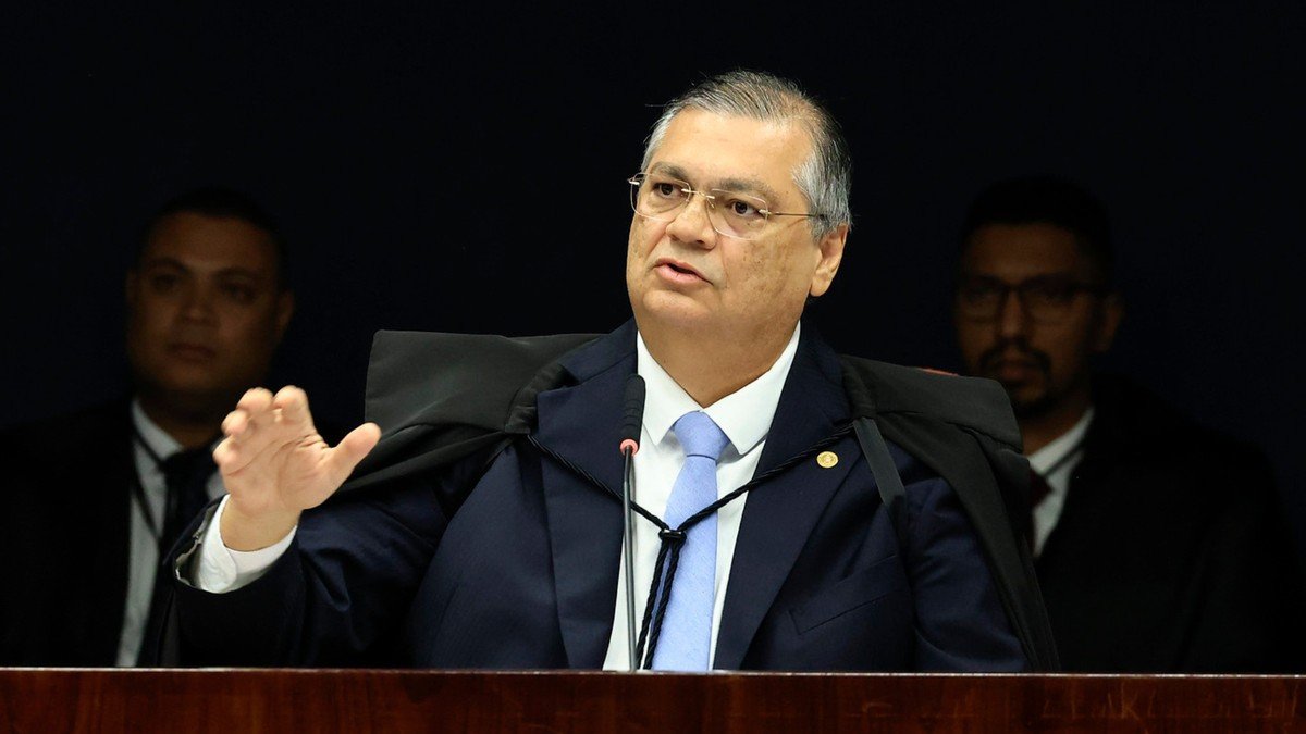 Após busca da PF contra blogueiro do Maranhão, Dino diz que seus deslocamentos estavam sendo monitorados ilegalmente