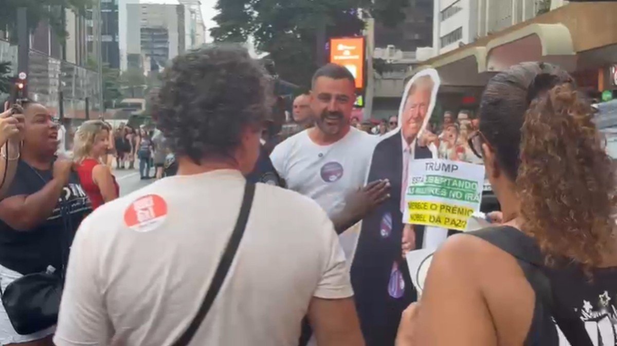 Ato do Dia da Mulher em São Paulo tem confusão e spray de pimenta após provocações