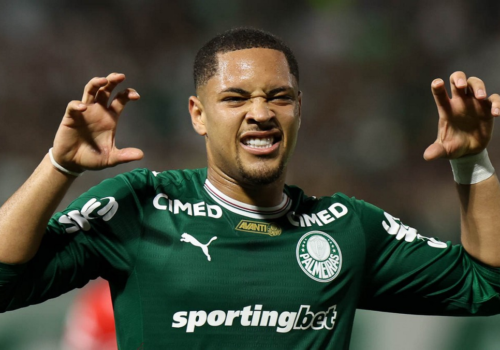 Vitor Roque treina e deve enfrentar o Novorizontino