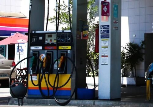 Alta do diesel chega aos postos de São Paulo e Rio após reajuste da Petrobras