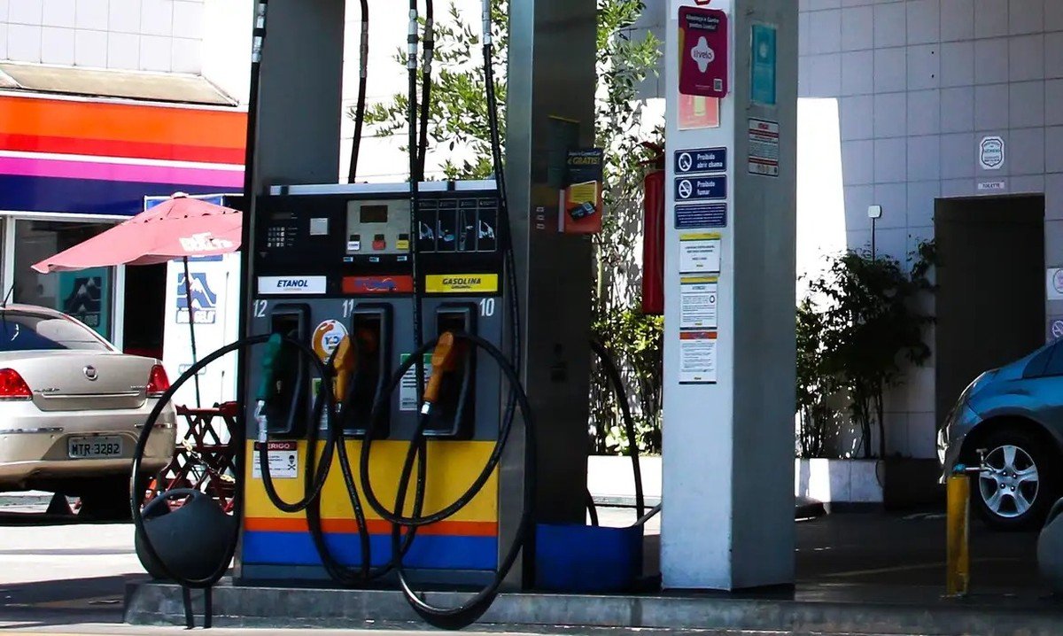 Alta do diesel chega aos postos de São Paulo e Rio após reajuste da Petrobras