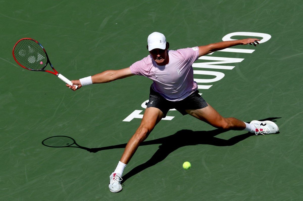 Após eliminar Fonseca, top 6 do mundo, Ben Shelton elogia rival: 'privilégio dividir quadra com ele'