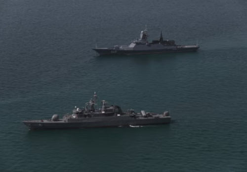 Irã confirma que disparou contra dois navios iranianos para forçar saída do Estreito de Ormuz