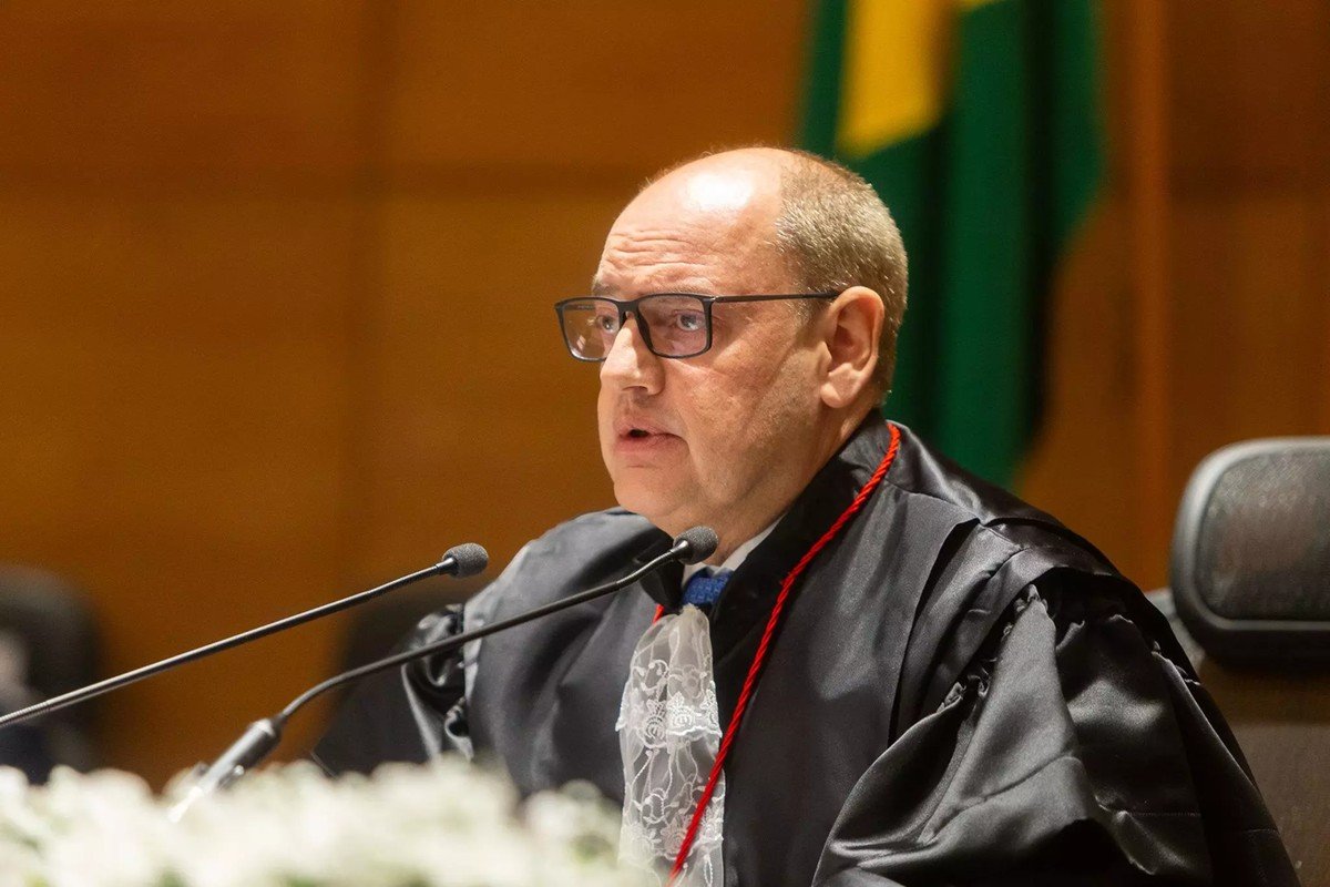 Governador em exercício do Rio bloqueio mais de R$ 700 milhões para obras e exonera mais 94 funcionários