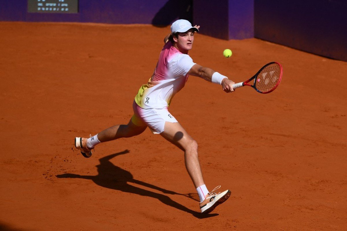 João Fonseca estreia hoje no Masters 1000 de Madrid; veja horário e onde assistir