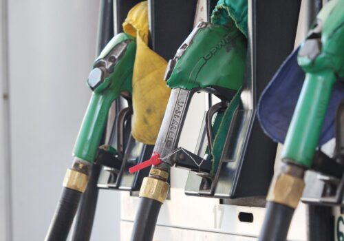 Congresso deve discutir na próxima semana uso de lucro do petróleo para reduzir preço dos combustíveis