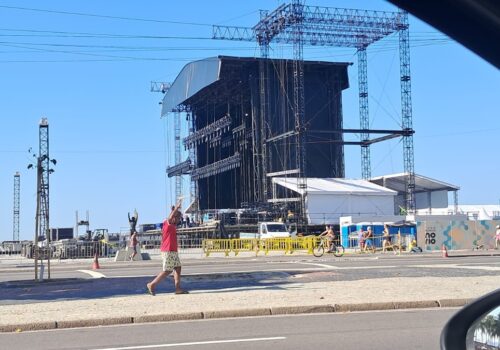'Shakira acompanha de perto todos os desdobramentos', diz produtora sobre morte de trabalhador