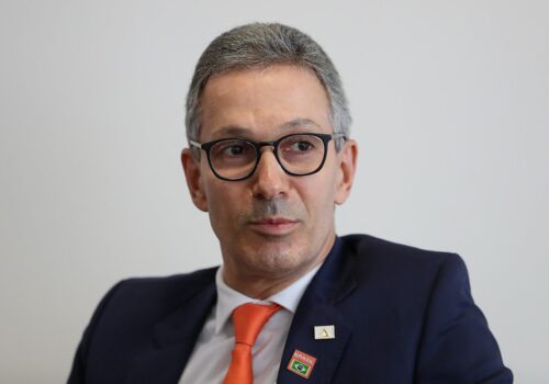 Zema recebe apoio de Flávio após ser incluído em inquérito das fake news