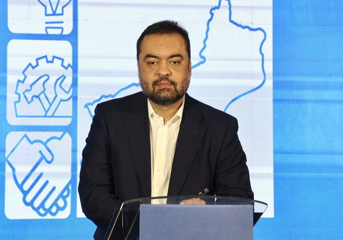 Mesmo liderando corrida ao Senado, Castro recebeu as piores notícias da Quaest, avalia especialista