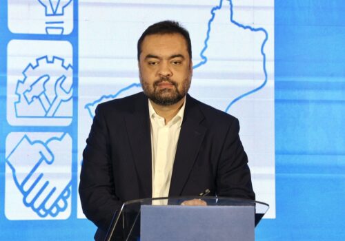 Mesmo liderando corrida ao Senado, Castro recebeu as piores notícias da Quaest, avalia especialista