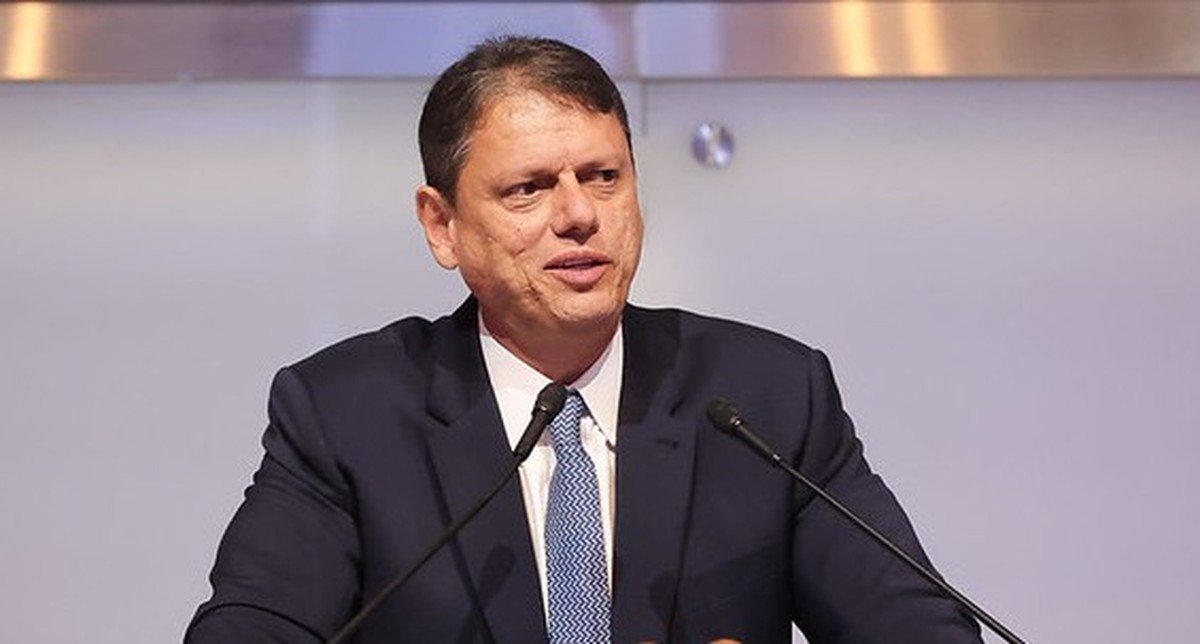 Tarcísio diz que empresário do funk preso pela PF com quem jantou e tirou fotos “não é do círculo de amizade”