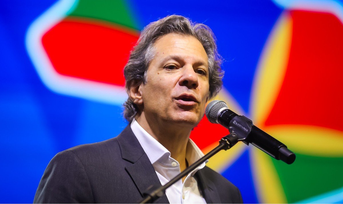 Haddad recebe bancada do PT em agenda de pré-campanha