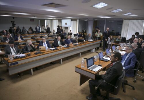 Quais as possíveis consequências jurídicas do indiciamento de ministros do STF e do PGR?