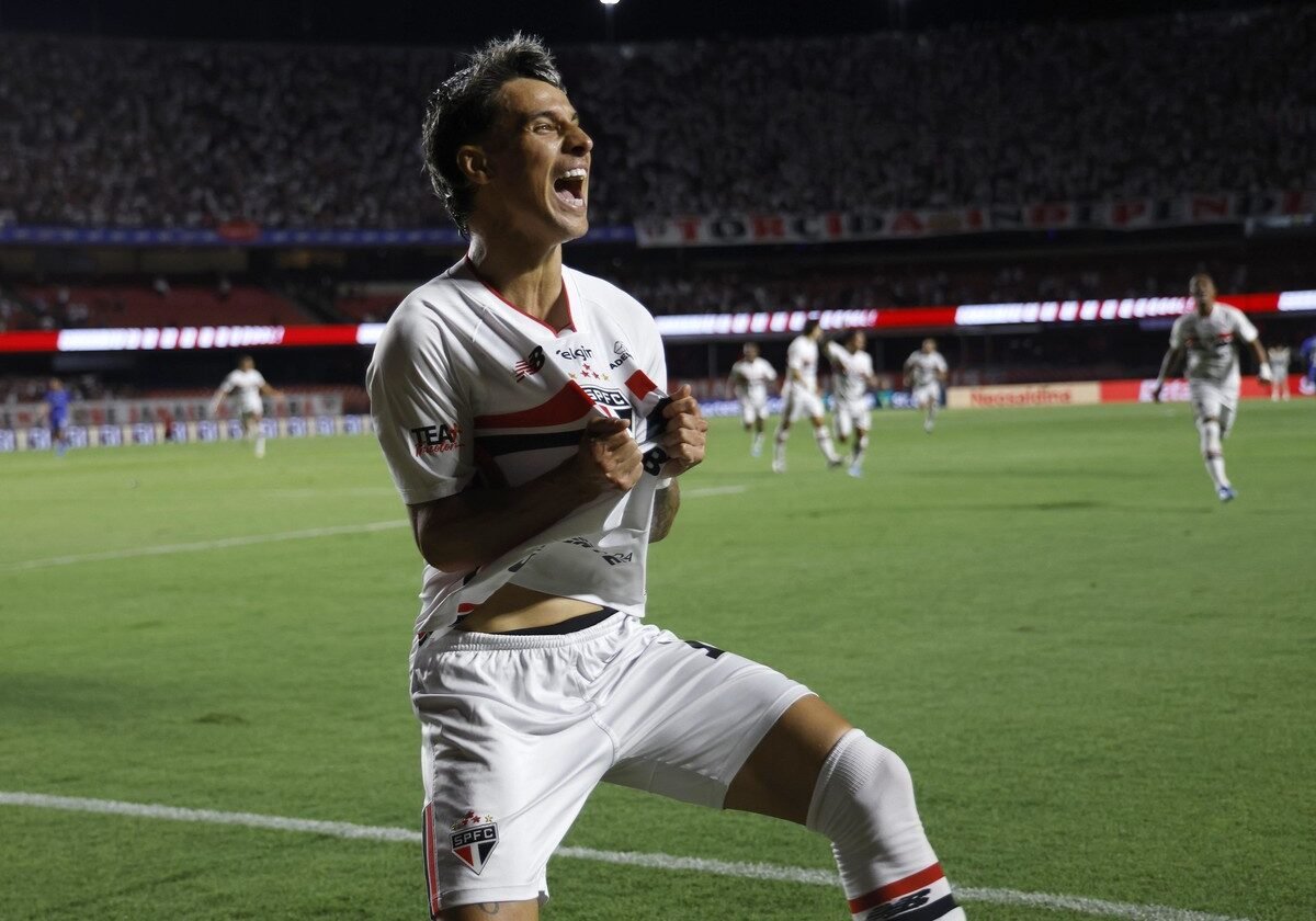 Em noite de Ferreirinha, São Paulo atropela Cruzeiro no Brasileirão