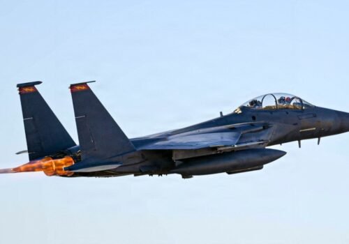 Jato militar dos EUA é derrubado enquanto sobrevoava o Irã