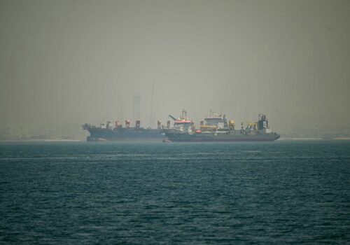 Ataque dos EUA a navio iraniano ameaça cessar-fogo e coloca negociações de paz em risco