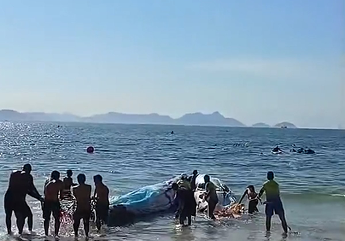 VÍDEO: queda de balão assusta banhistas e causa correria em Copacabana