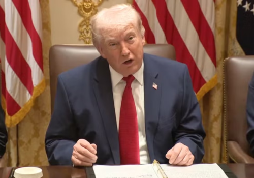 Casa Branca diz que Trump vai responder em breve à proposta do Paquistão de estender prazo ao Irã