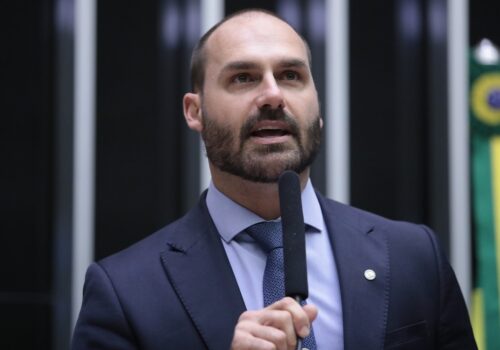 Eduardo Bolsonaro falta a interrogatório e processo avança no STF