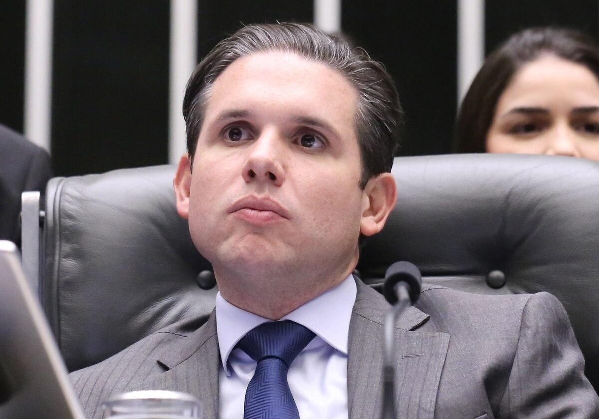 Motta marca votação de PEC da escala 6x1 na CCJ e diz que projeto do governo não muda cronograma