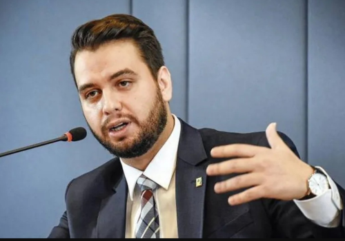 Moraes vota por retorno de Filipe Martins à Cadeia Pública de Ponta Grossa, no Paraná