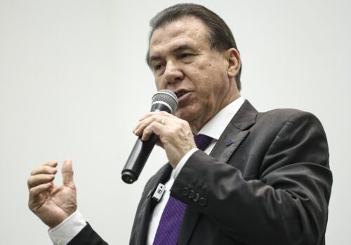 Ministro do Trabalho defende projeto da escala 6x1 do governo e diz que Motta 'não é dono da Câmara'
