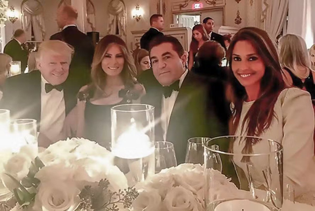 Ex-modelo brasileira que era casada com amigo de Trump ameaça expor presidente americano