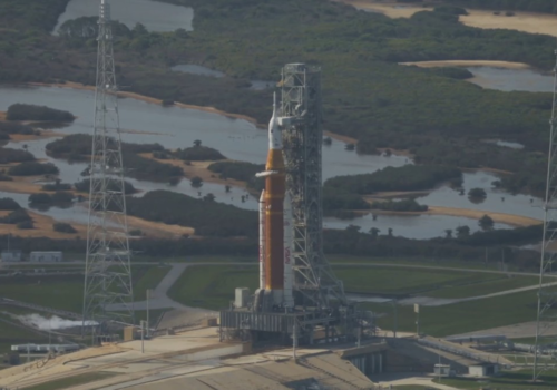 Artemis II decola e marca retorno de missões tripuladas à órbita da Lua; acompanhe ao vivo