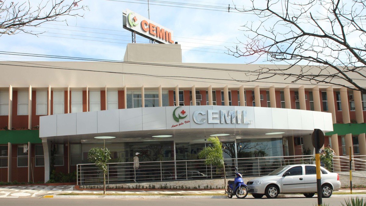 Médico residente atira dentro de hospital no Paraná, fere paciente e é preso após fuga