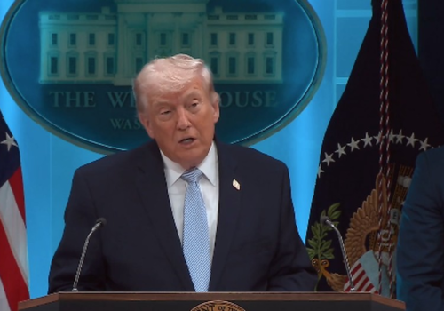 Em coletiva, Trump diz que Irã 'pode ser todo eliminado' na noite desta terça (7)