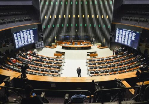 Pedido de vista adia análise da PEC do fim da escala 6x1