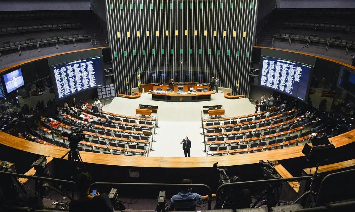 Pedido de vista adia análise da PEC do fim da escala 6x1