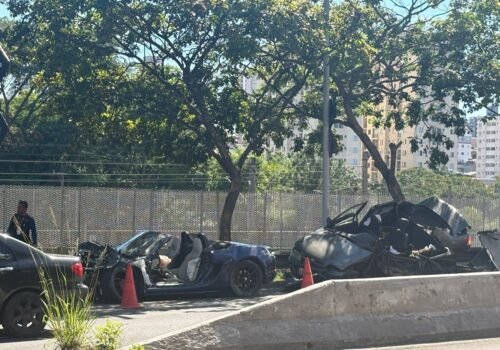 Grave acidente entre Porsche e carro de passeio deixa quatro pessoas feridas em São Paulo