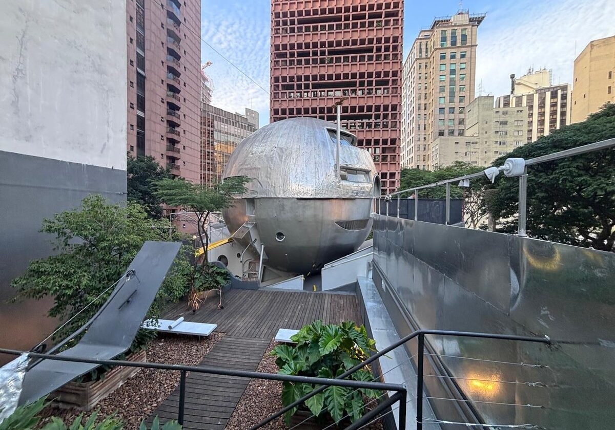 Você moraria em uma cápsula? Conheça o interior da Casa Bola, em SP