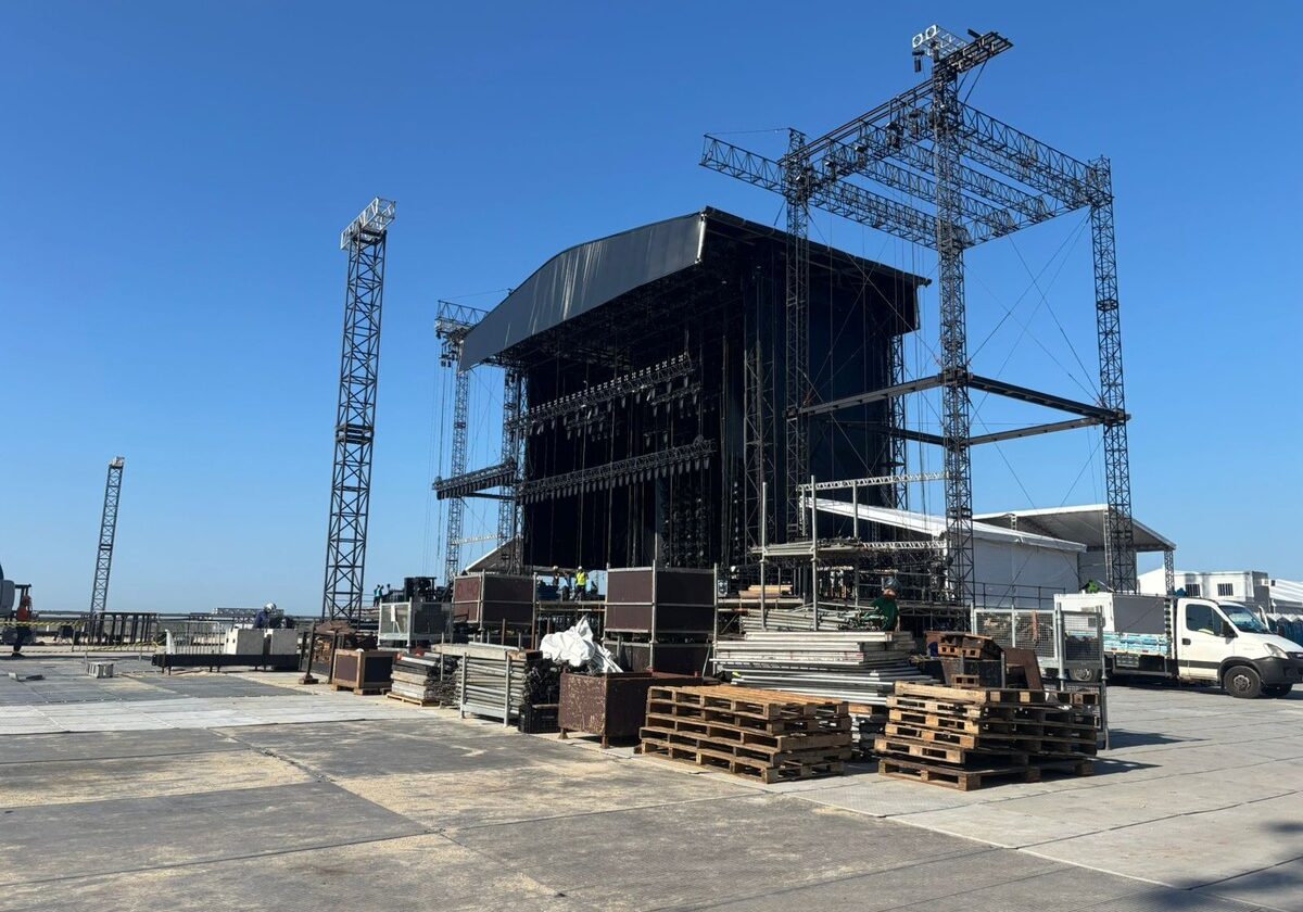 A uma semana do show de Shakira em Copacabana, montagem de palco entra na reta final; veja o vídeo