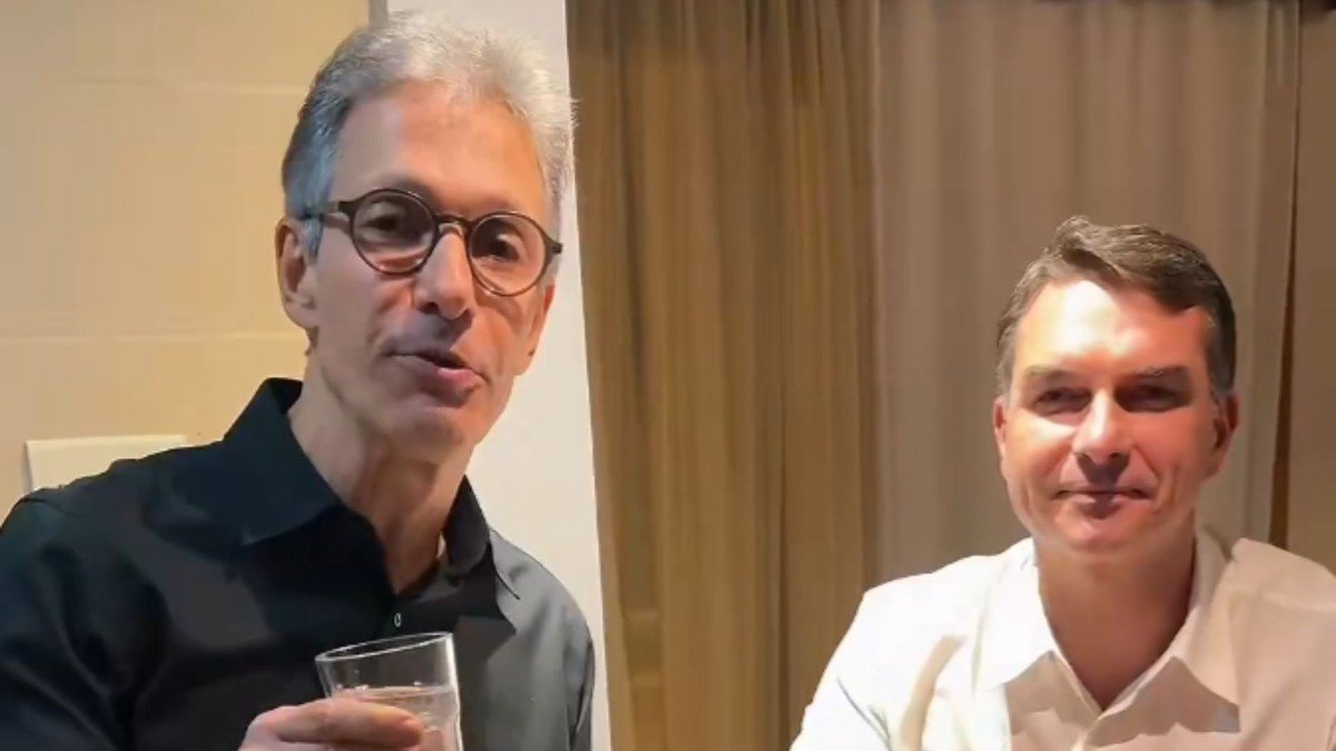 Apesar de crítica a pedido de dinheiro, Zema admite que votaria em Flávio