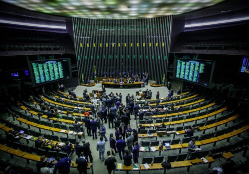 Fim da escala 6x1: Câmara aprova PEC que reduz jornada de trabalho