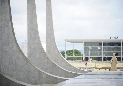Governo e Câmara fecham acordo para incluir fim da escala 6x1 em projeto de lei