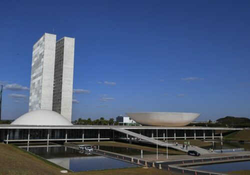 CCJ adia análise de PEC de redução da maioridade penal em crimes hediondos