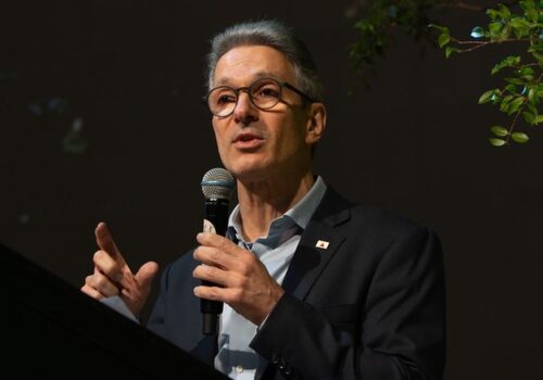 Zema defende que crianças trabalhem no Brasil e diz que pretende rever regras se eleito