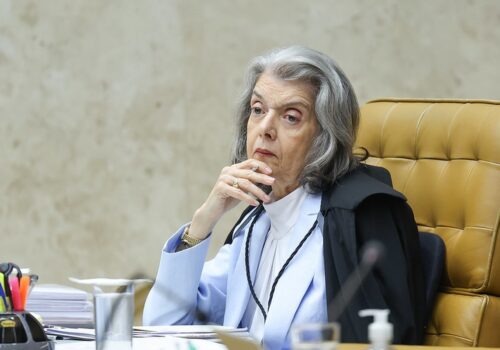 Cármen Lúcia vota contra mudanças na Lei da Ficha Limpa e defende inelegibilidade maior
