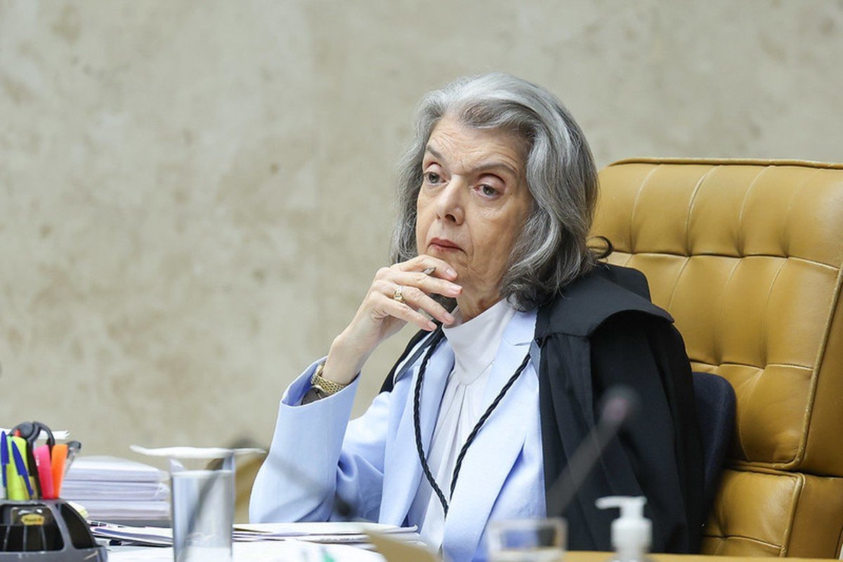 Cármen Lúcia vota contra mudanças na Lei da Ficha Limpa e defende inelegibilidade maior